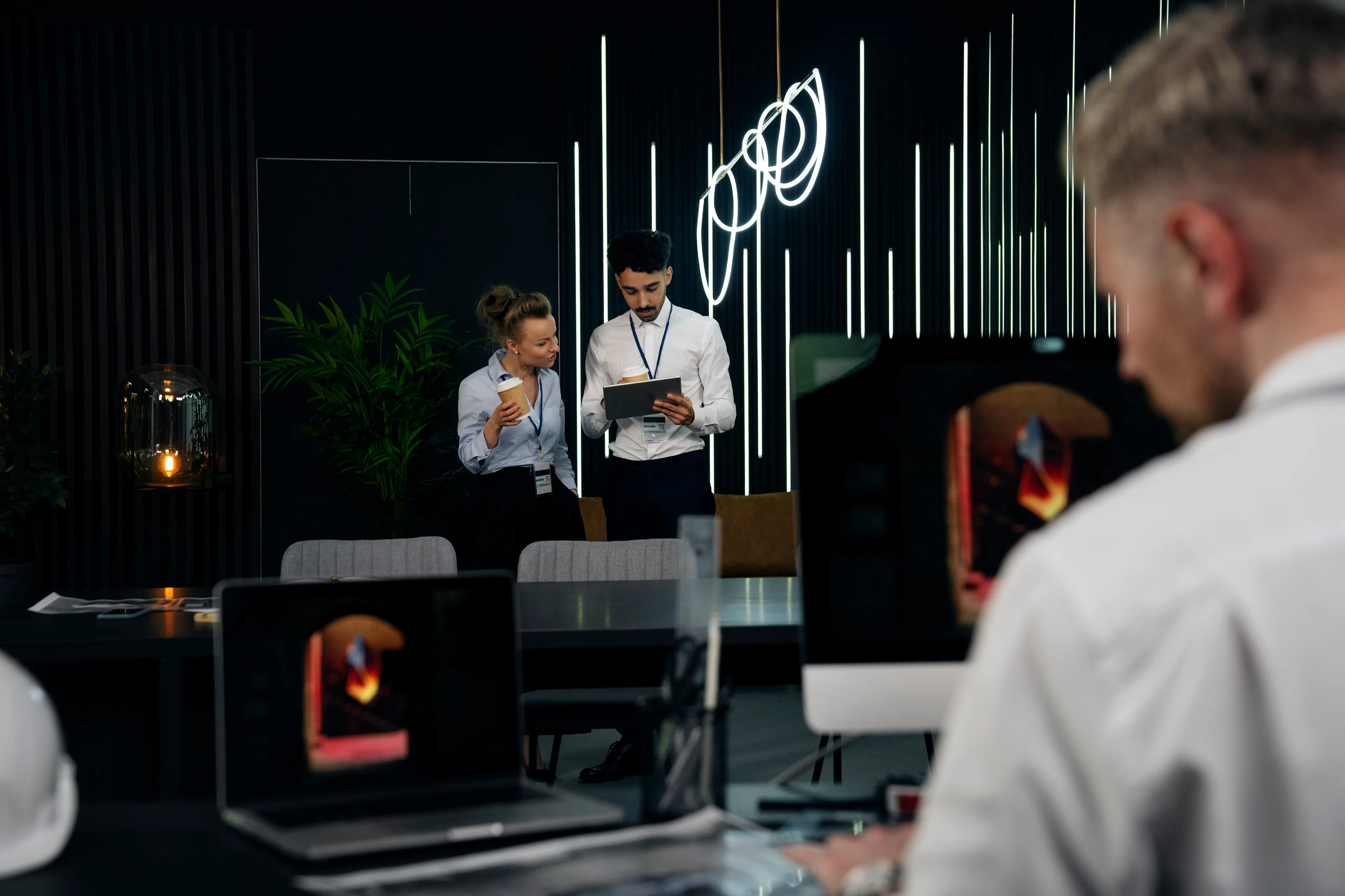 团队合作或办公室场景